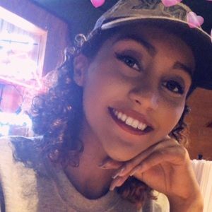 Meet your Posher, Aly